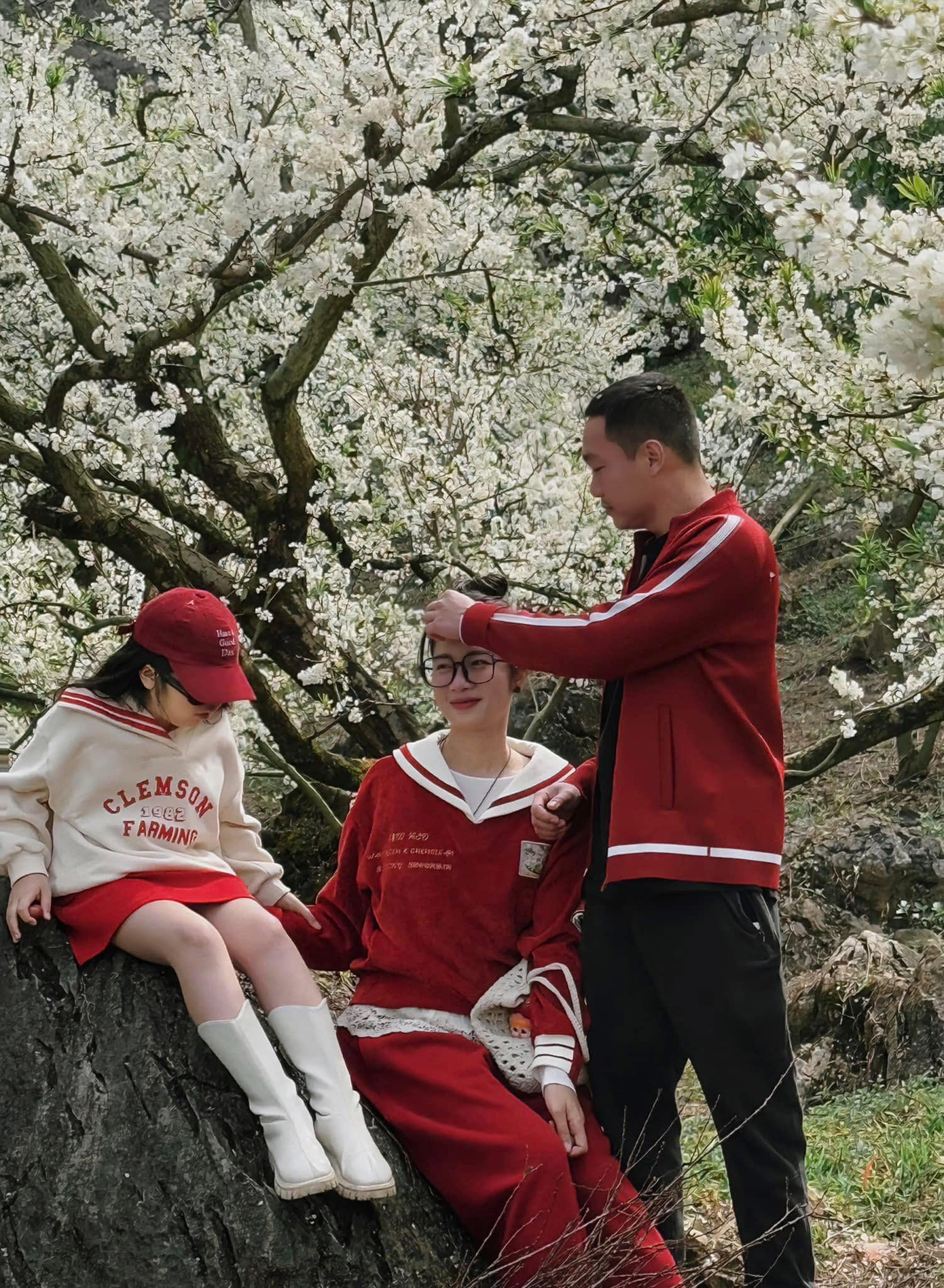 Các bạn trẻ "lên đồ" check-in. Ảnh: Phạm Thu Hồng Các bạn trẻ "lên đồ" check-in. Ảnh: Phạm Thu Hồng