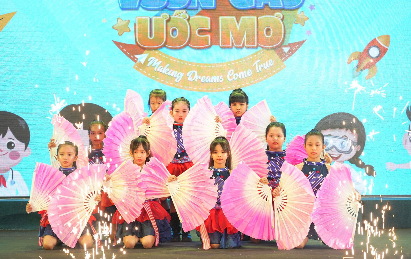 Các em thiếu nhi tỉnh Tây Ninh tham gia hưởng ứng chương trình với những tiết mục đặc sắc, hấp dẫn.