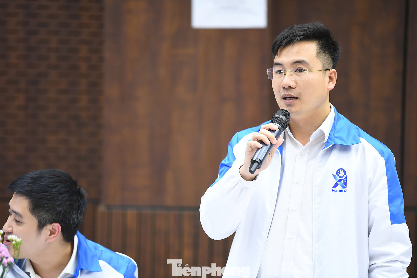 Anh Nguyễn Nhất Linh - Phó Bí thư Tỉnh Đoàn Tuyên Quang góp ý tại hội nghị. Anh Nguyễn Nhất Linh - Phó Bí thư Tỉnh Đoàn Tuyên Quang góp ý tại hội nghị.