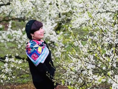 Du khách như được "lạc vào xứ sở thần tiên" bởi hoa mận phủ trắng núi đồi, thung lũng và ghi lại khoảnh khắc trong khung cảnh lãng mạn. Ngoài các triền đồi, du khách còn ngắm hoa mận trong các vườn nhà dân. Du khách như được "lạc vào xứ sở thần tiên" bởi hoa mận phủ trắng núi đồi, thung lũng và ghi lại khoảnh khắc trong khung cảnh lãng mạn. Ngoài các triền đồi, du khách còn ngắm hoa mận trong các vườn nhà dân.