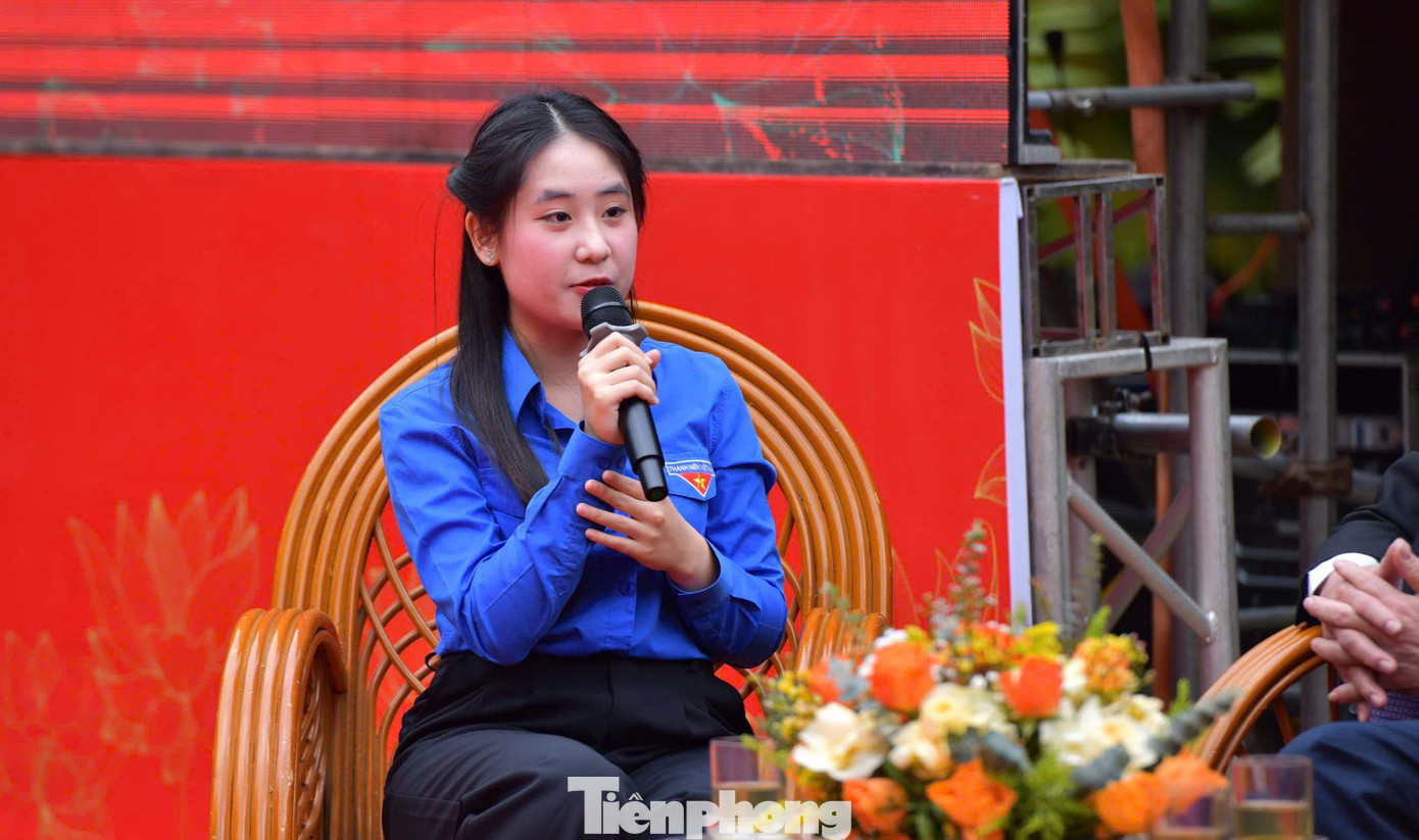 Bạn Chu Hoa Bảo Trâm - sinh viên Trường Đại học Ngoại thương chia sẻ tại chương trình. Bạn Chu Hoa Bảo Trâm - sinh viên Trường Đại học Ngoại thương chia sẻ tại chương trình.