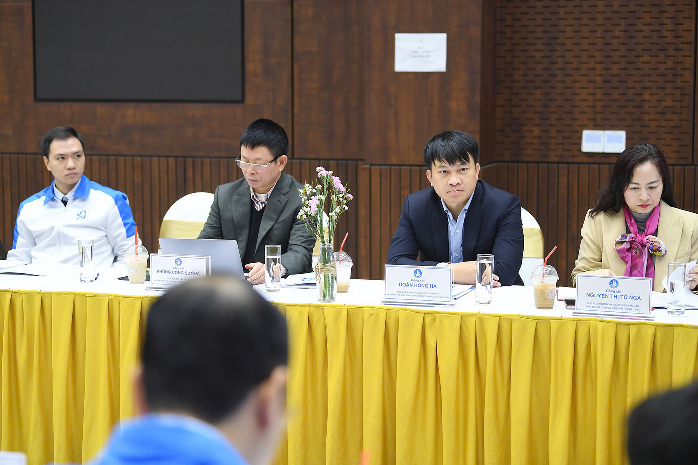 Các đại biểu tham dự hội nghị.