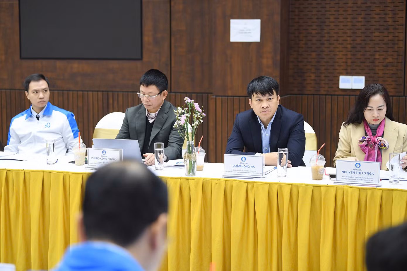Các đại biểu tham dự hội nghị.