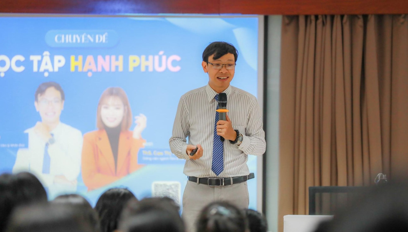 ThS. Nguyễn Hữu Phúc - Giám đốc Trung tâm trải nghiệm & ứng dụng tâm lý Nhân Đức. ThS. Nguyễn Hữu Phúc - Giám đốc Trung tâm trải nghiệm & ứng dụng tâm lý Nhân Đức.
