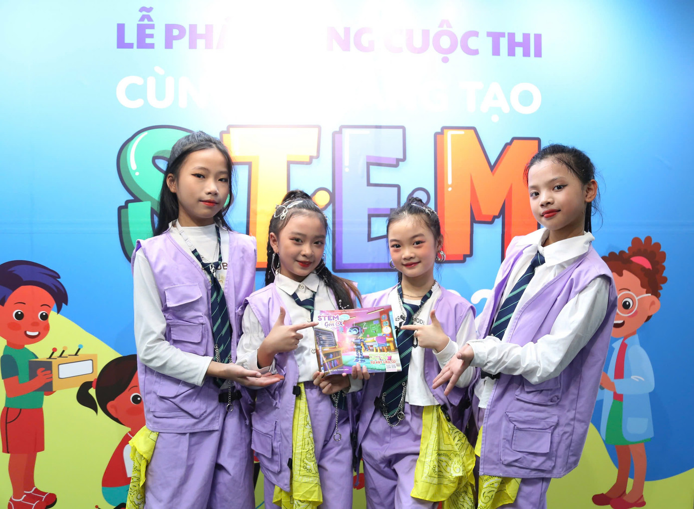 Cuộc thi "Cùng em sáng tạo STEM" năm 2025 là một sân chơi bổ ích phát triển tư duy sáng tạo và kỹ năng giải quyết vấn đề, khuyến khích thiếu nhi khám phá và áp dụng kiến thức khoa học, công nghệ, kỹ thuật và toán học vào thực tiễn.