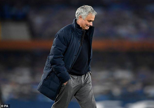 Tottenham quyết định sa thải Mourinho vì vị HLV người Bồ Đào Nha “đình công” để phản đối Super League?