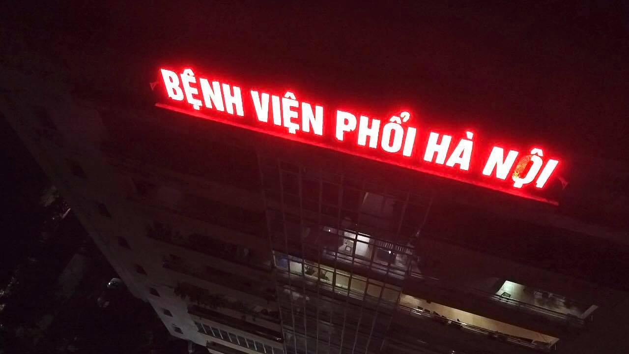 Bệnh viện Phổi Hà Nội tối 25/7. Ảnh: Hoàng Mạnh Thắng. Bệnh viện Phổi Hà Nội tối 25/7. Ảnh: Hoàng Mạnh Thắng.
