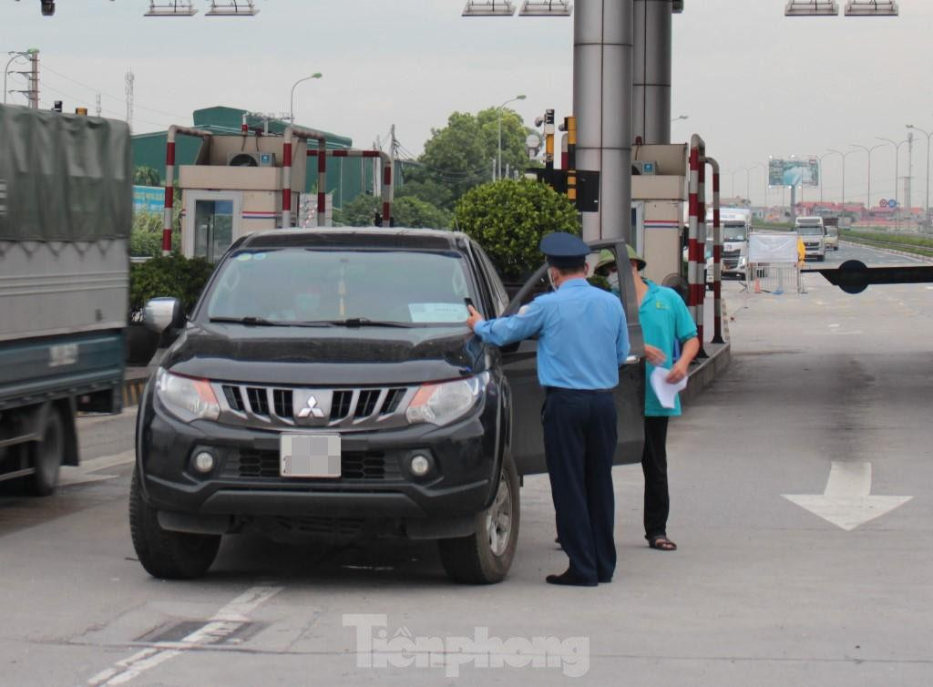 Yêu cầu lái xe quay đầu sau khi quét mã QRcode xe không có hành trình đi vào cao tốc Pháp Vân - Cầu Giẽ. Yêu cầu lái xe quay đầu sau khi quét mã QRcode xe không có hành trình đi vào cao tốc Pháp Vân - Cầu Giẽ.