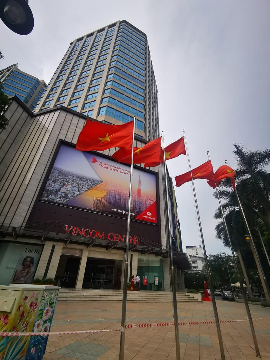 Hình ảnh Vincom Bà Triệu cuối giờ chiều hôm nay. Ảnh: Hoàng Mạnh Thắng Hình ảnh Vincom Bà Triệu cuối giờ chiều hôm nay. Ảnh: Hoàng Mạnh Thắng