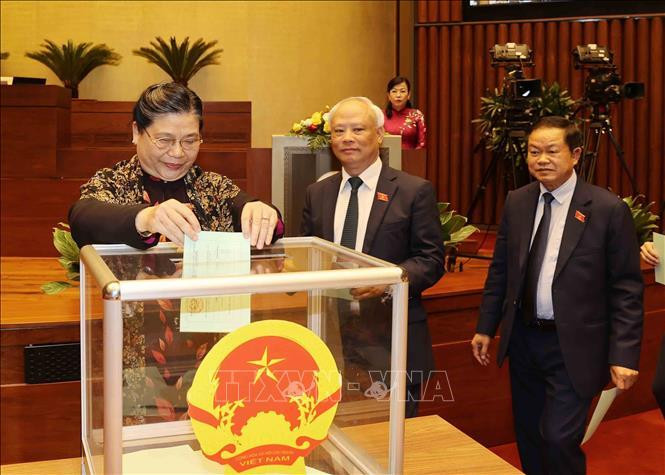 Các đại biểu bỏ phiếu bầu Chủ tịch Quốc hội, Chủ tịch Hội đồng Bầu cử quốc gia. Các đại biểu bỏ phiếu bầu Chủ tịch Quốc hội, Chủ tịch Hội đồng Bầu cử quốc gia.