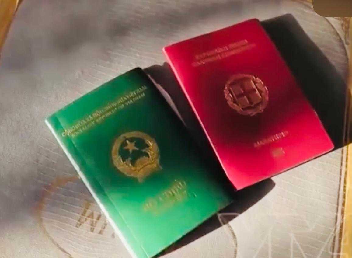 Hai cuốn hộ chiếu của Kostas Sarantidis - Nguyễn Văn Lập Hai cuốn hộ chiếu của Kostas Sarantidis - Nguyễn Văn Lập