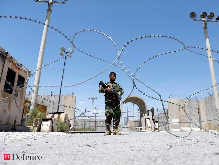 Lính Afghanistan canh gác tại căn cứ không quân Bagram. Ảnh: AP Lính Afghanistan canh gác tại căn cứ không quân Bagram. Ảnh: AP