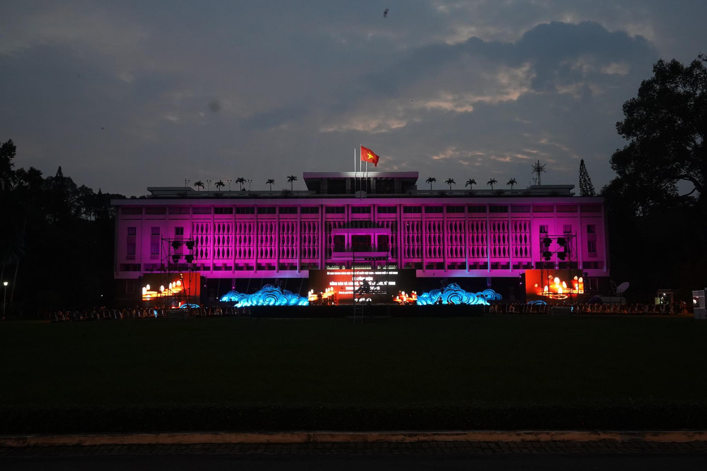 Xúc động lễ tưởng niệm đồng bào tử vong và cán bộ, chiến sĩ hy sinh do đại dịch COVID-19 ảnh 5