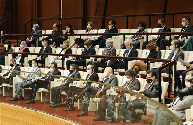 Đại biểu quốc tế tham dự phiên khai mạc. Đại biểu quốc tế tham dự phiên khai mạc.