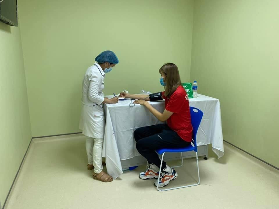 Nhóm VĐV đầu tiên được tiêm vác-xin.