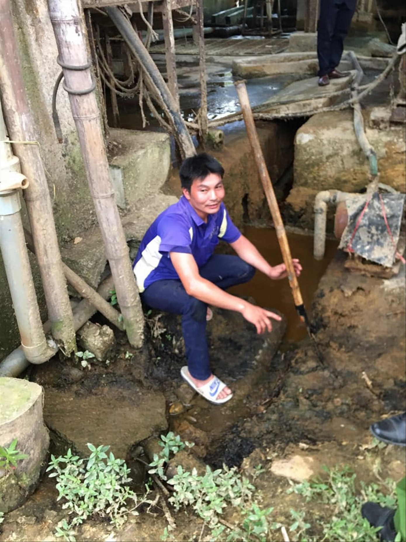 Lực lượng chức năng kiểm tra xả thải của doanh nghiệp trên địa bàn huyện Bá Thước Lực lượng chức năng kiểm tra xả thải của doanh nghiệp trên địa bàn huyện Bá Thước