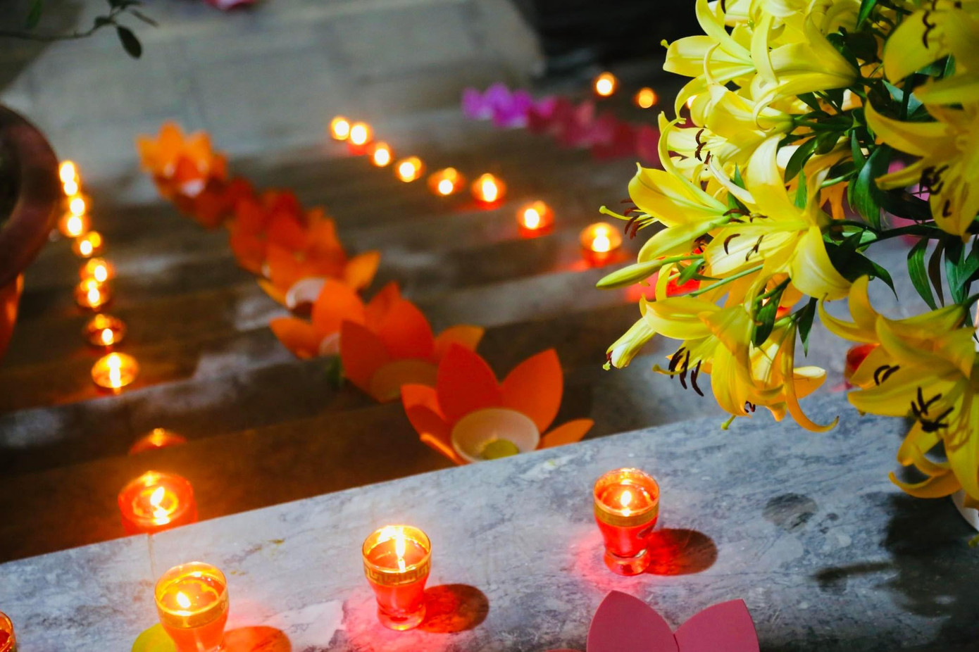 Xúc động lễ tưởng niệm đồng bào tử vong và cán bộ, chiến sĩ hy sinh do đại dịch COVID-19 ảnh 11