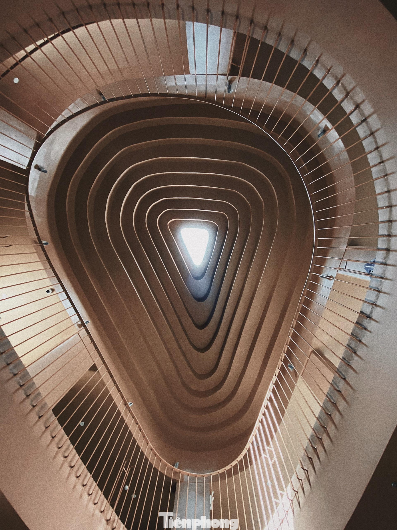 Kiến trúc bảo tàng được lấy cảm hứng từ những đường cong của đất làm gốm trên bàn xoay.