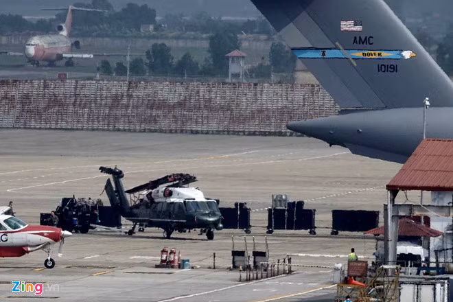 Marine One của TT Trump được C-17 đưa đến Hà Nội ảnh 2