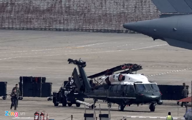Marine One của TT Trump được C-17 đưa đến Hà Nội ảnh 1