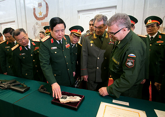 Những kỷ vật thời chiến tranh của đoàn chuyên gia cố vấn quân sự Liên Xô Những kỷ vật thời chiến tranh của đoàn chuyên gia cố vấn quân sự Liên Xô