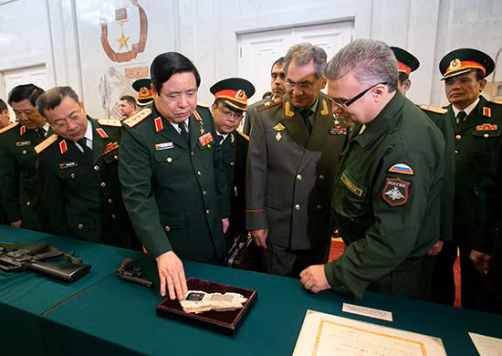 Những kỷ vật thời chiến tranh của đoàn chuyên gia cố vấn quân sự Liên Xô Những kỷ vật thời chiến tranh của đoàn chuyên gia cố vấn quân sự Liên Xô