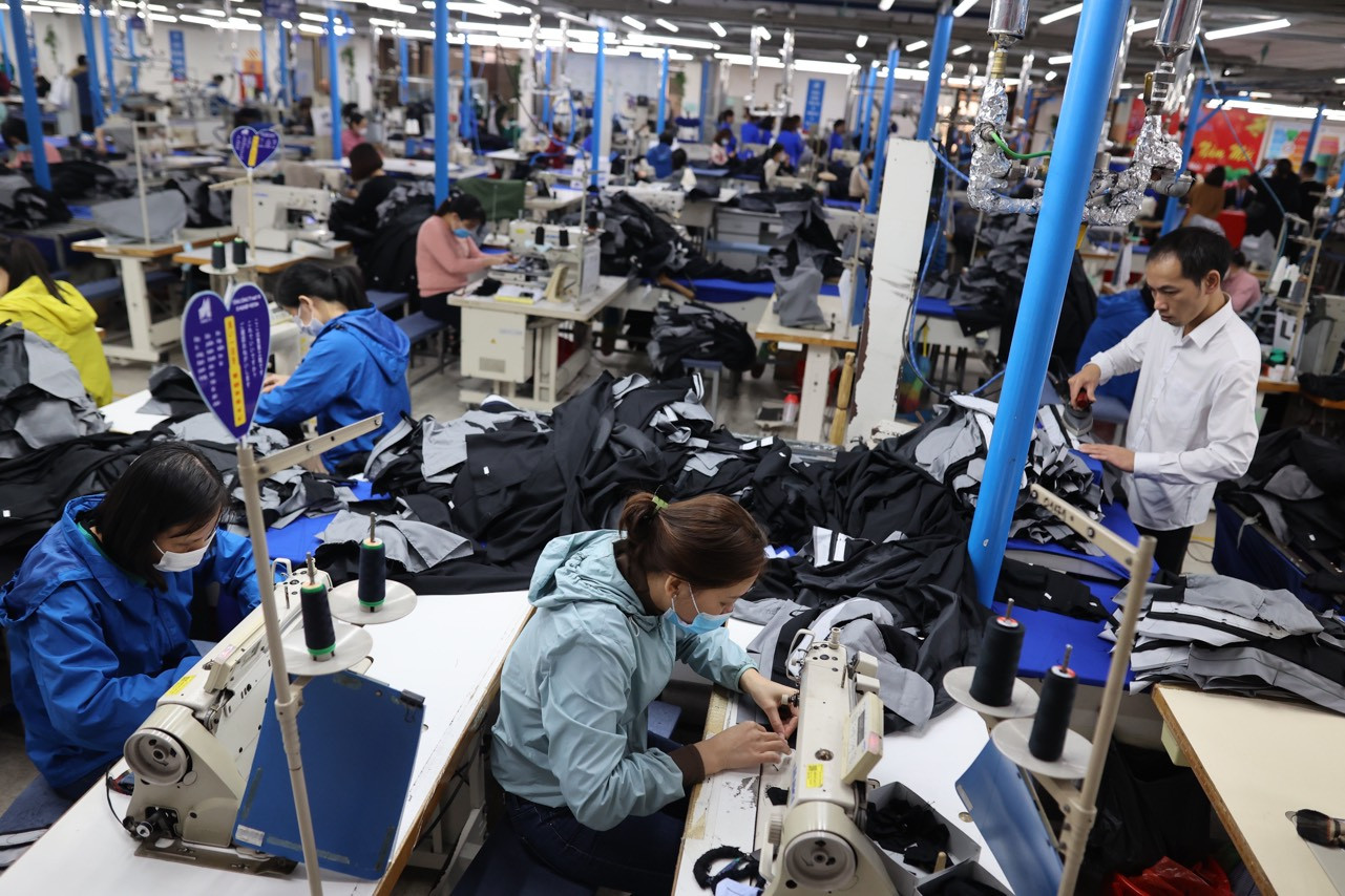 Các ngân hàng đưa ra nhiều giải pháp thúc tín dụng vào sản xuất, kinh doanh từ nay đến cuối năm.