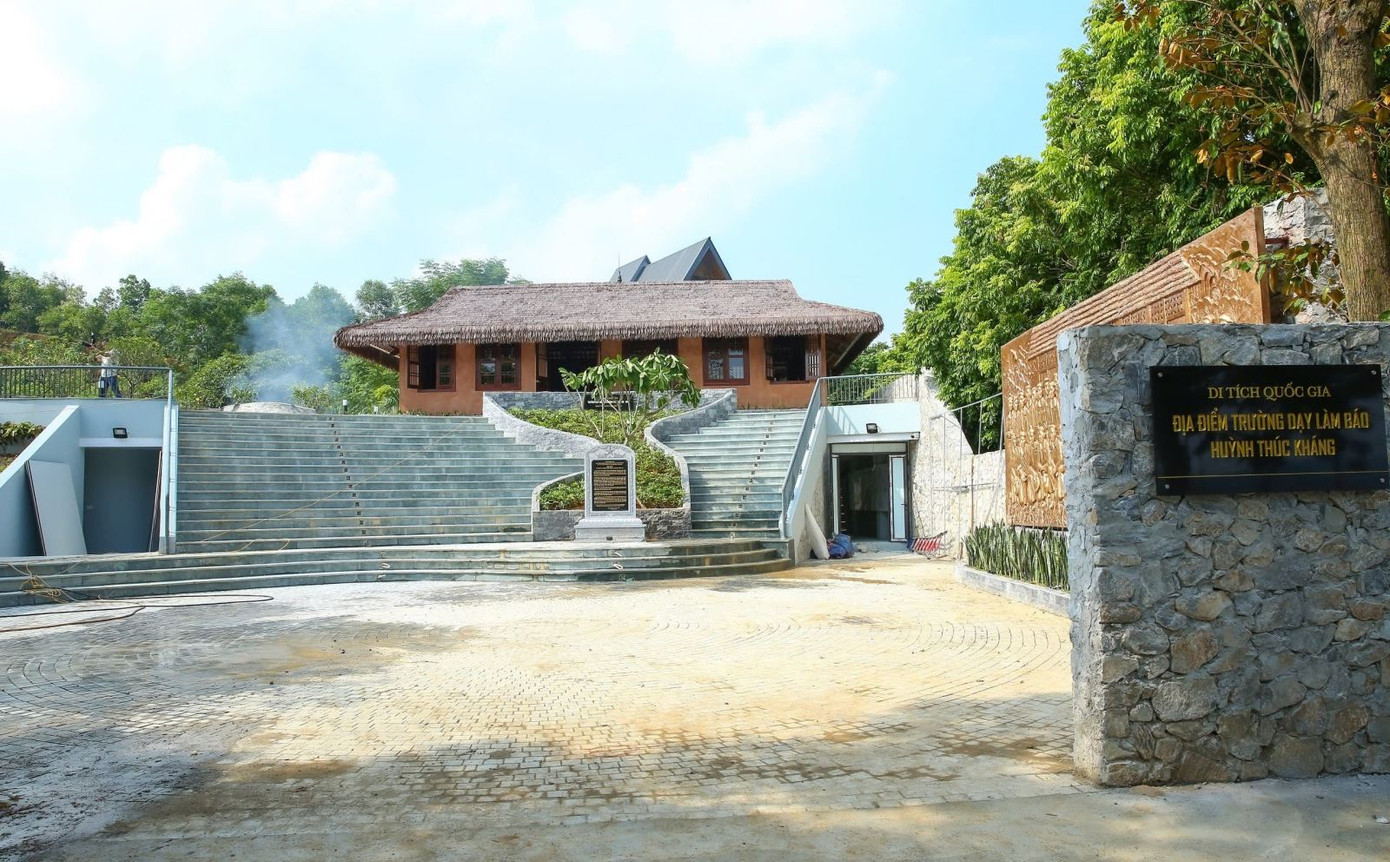 Di tích quốc gia Địa điểm Trường dạy làm báo Huỳnh Thúc Kháng tại xã Tân Thái, huyện Đại Từ, tỉnh Thái Nguyên.