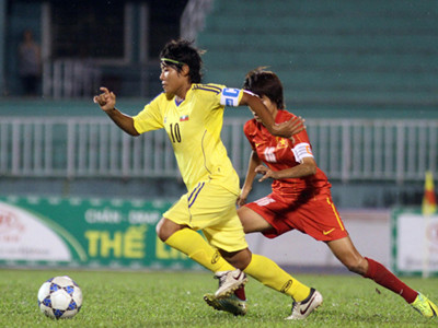 Hai đội tỏ ra rất dè chừng nhau. Ảnh: Sơn Dũng