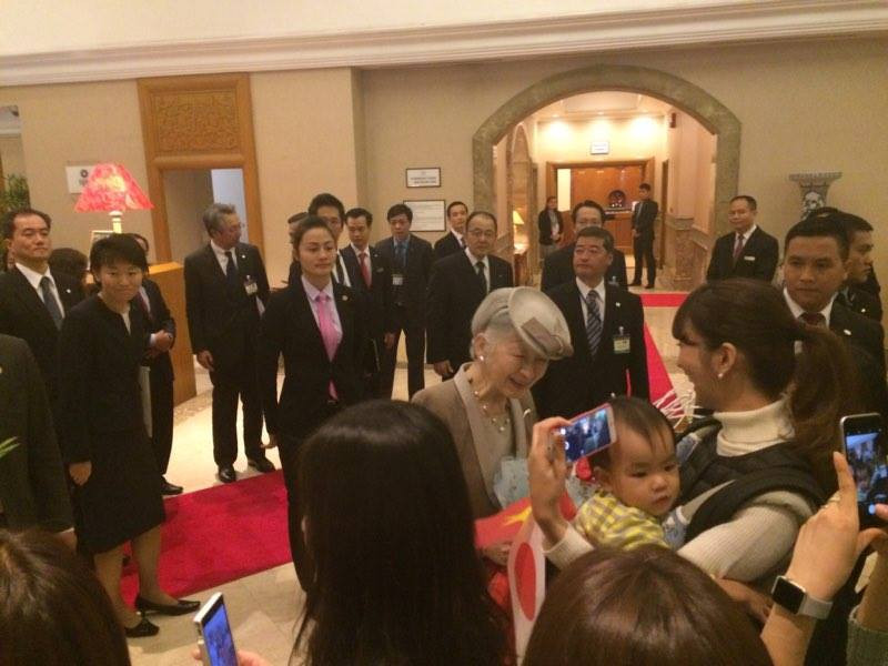 Nhà vua và Hoàng hậu Nhật Bản đã tới Hà Nội ảnh 9