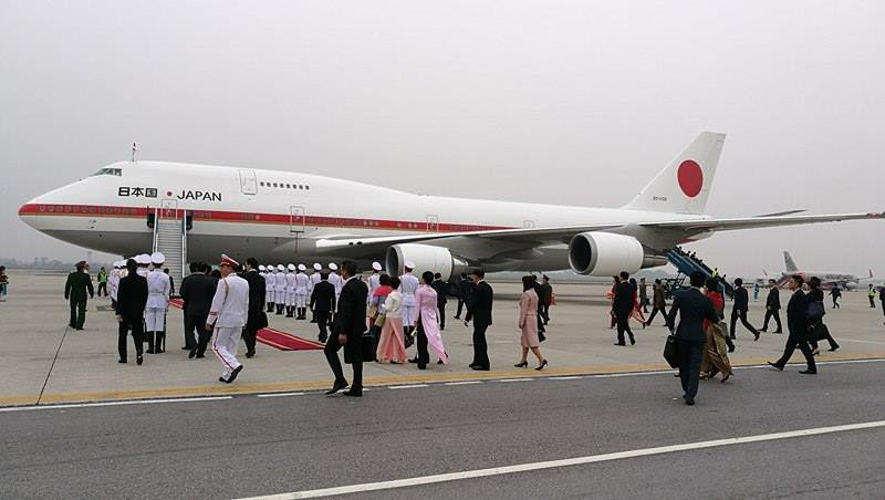 Nhà vua và Hoàng hậu Nhật Bản đã tới Hà Nội ảnh 31