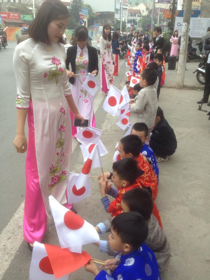 Nhà vua và Hoàng hậu Nhật Bản đã tới Hà Nội ảnh 20