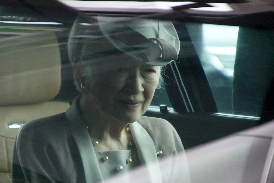 Nhà vua và Hoàng hậu Nhật Bản đã tới Hà Nội ảnh 17