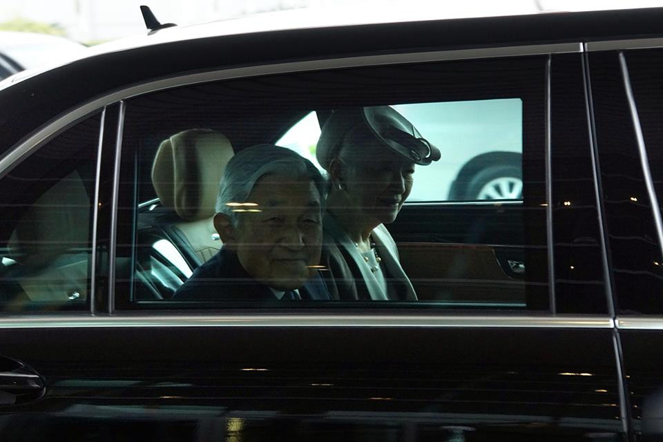 Nhà vua và Hoàng hậu Nhật Bản đã tới Hà Nội ảnh 19