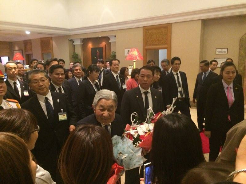 Nhà vua và Hoàng hậu Nhật Bản đã tới Hà Nội ảnh 10