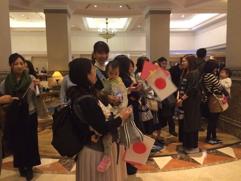 Nhà vua và Hoàng hậu Nhật Bản đã tới Hà Nội ảnh 23