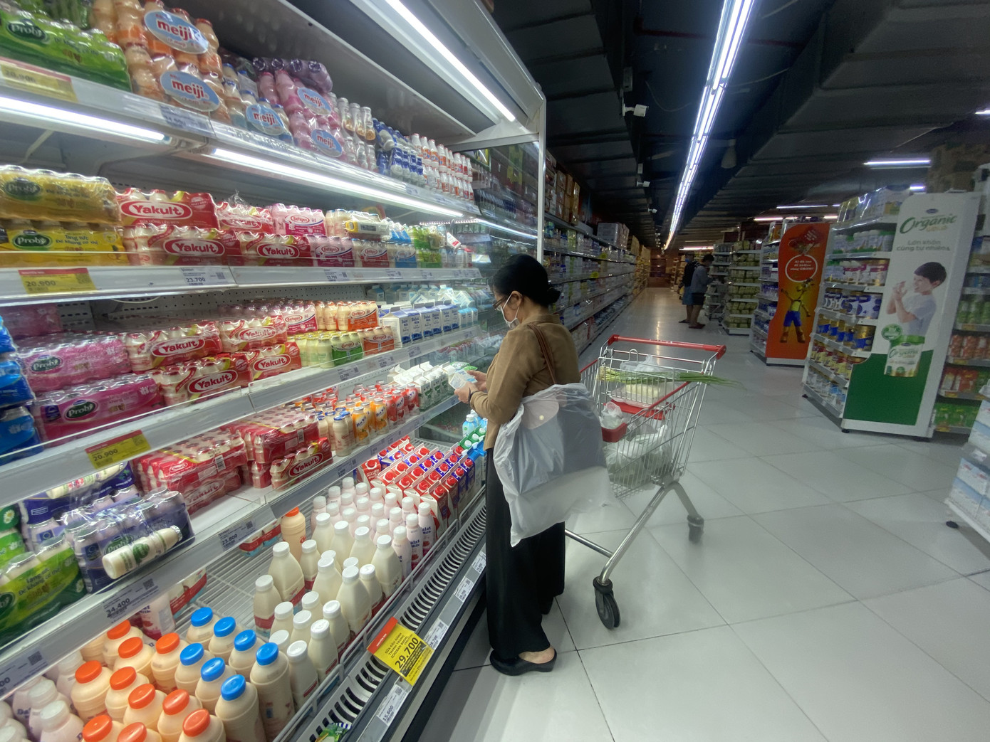 Siêu thị vắng khách, tiểu thương 'chợ cóc' ế ẩm sau 2 ngày cách ly ảnh 7