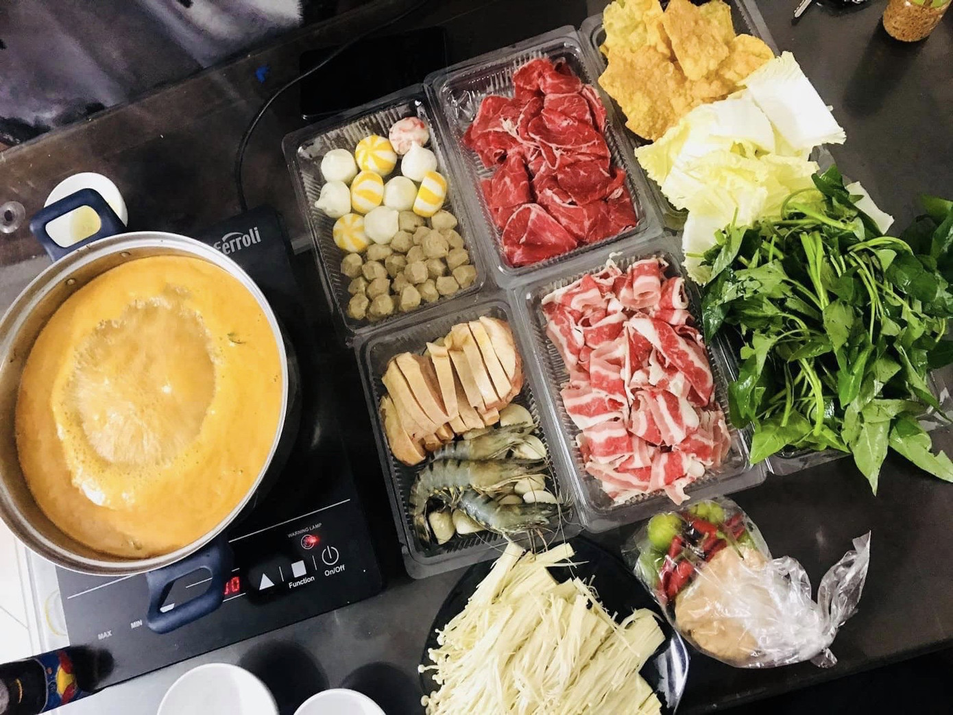 Đóng cửa vì COVID-19, khách sạn 5 sao cũng ship đồ ăn đến tận nhà ảnh 2