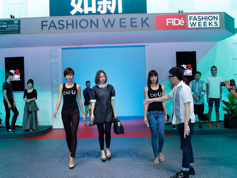 và các thí sinh nữ