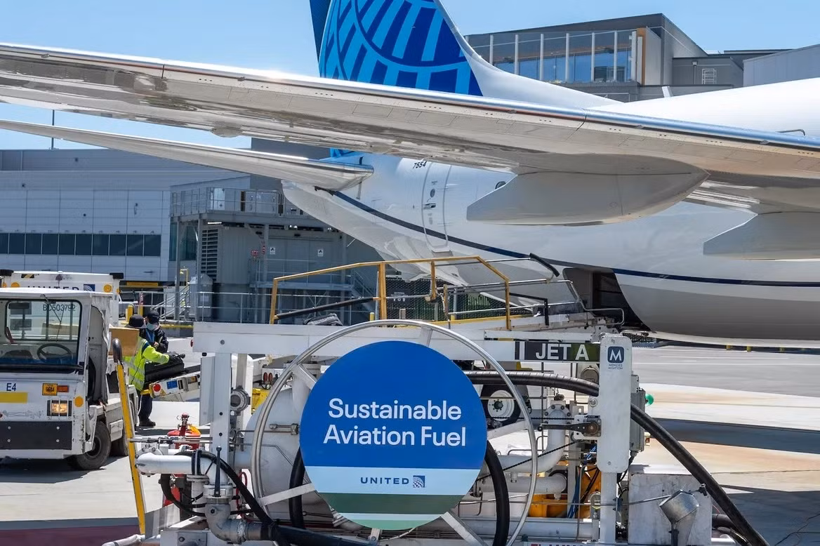 Một chiếc máy bay của United Airlines được cung cấp nhiên liệu bằng hỗn hợp SAF và nhiên liệu thông thường. Ảnh: United.