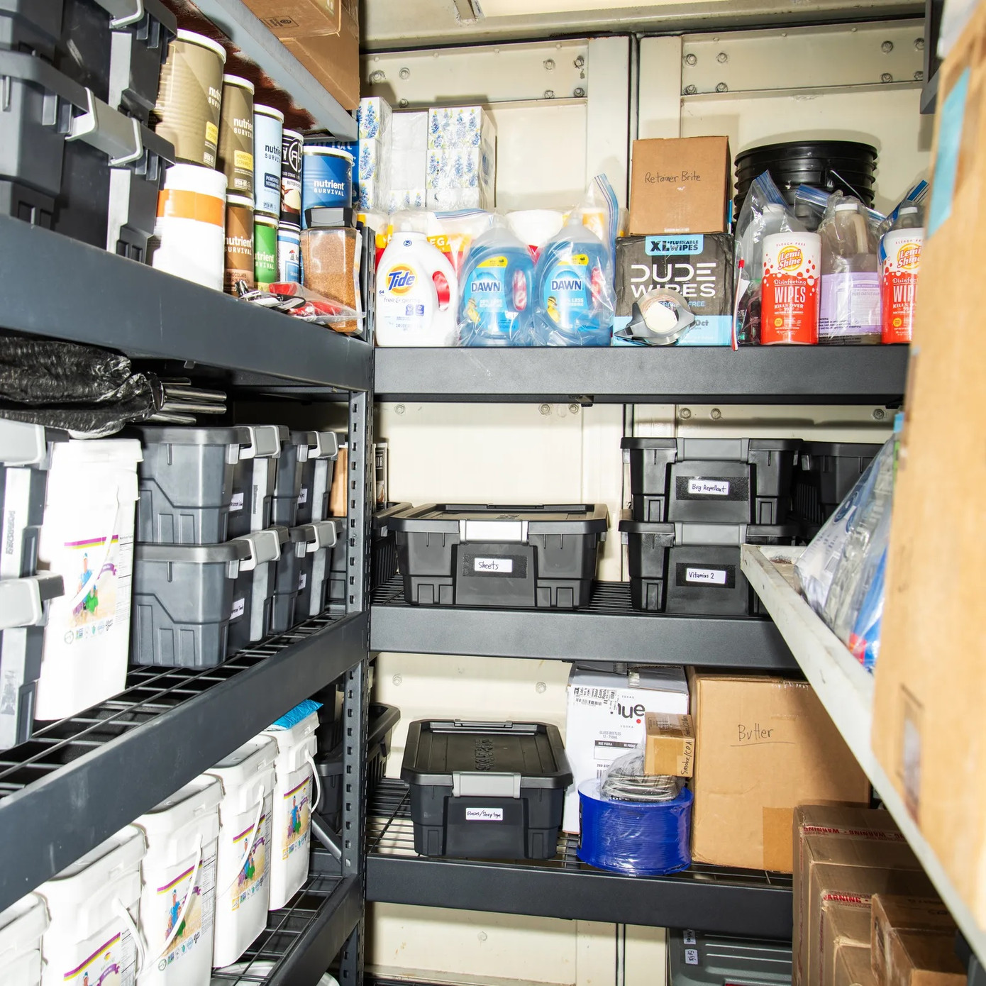 Mỗi cơ sở sinh tồn của Fortitude Ranch đều có đủ thực phẩm, nhu yếu phẩm để nuôi sống các thành viên trong một năm. Ảnh: The New Yorker. Mỗi cơ sở sinh tồn của Fortitude Ranch đều có đủ thực phẩm, nhu yếu phẩm để nuôi sống các thành viên trong một năm. Ảnh: The New Yorker.