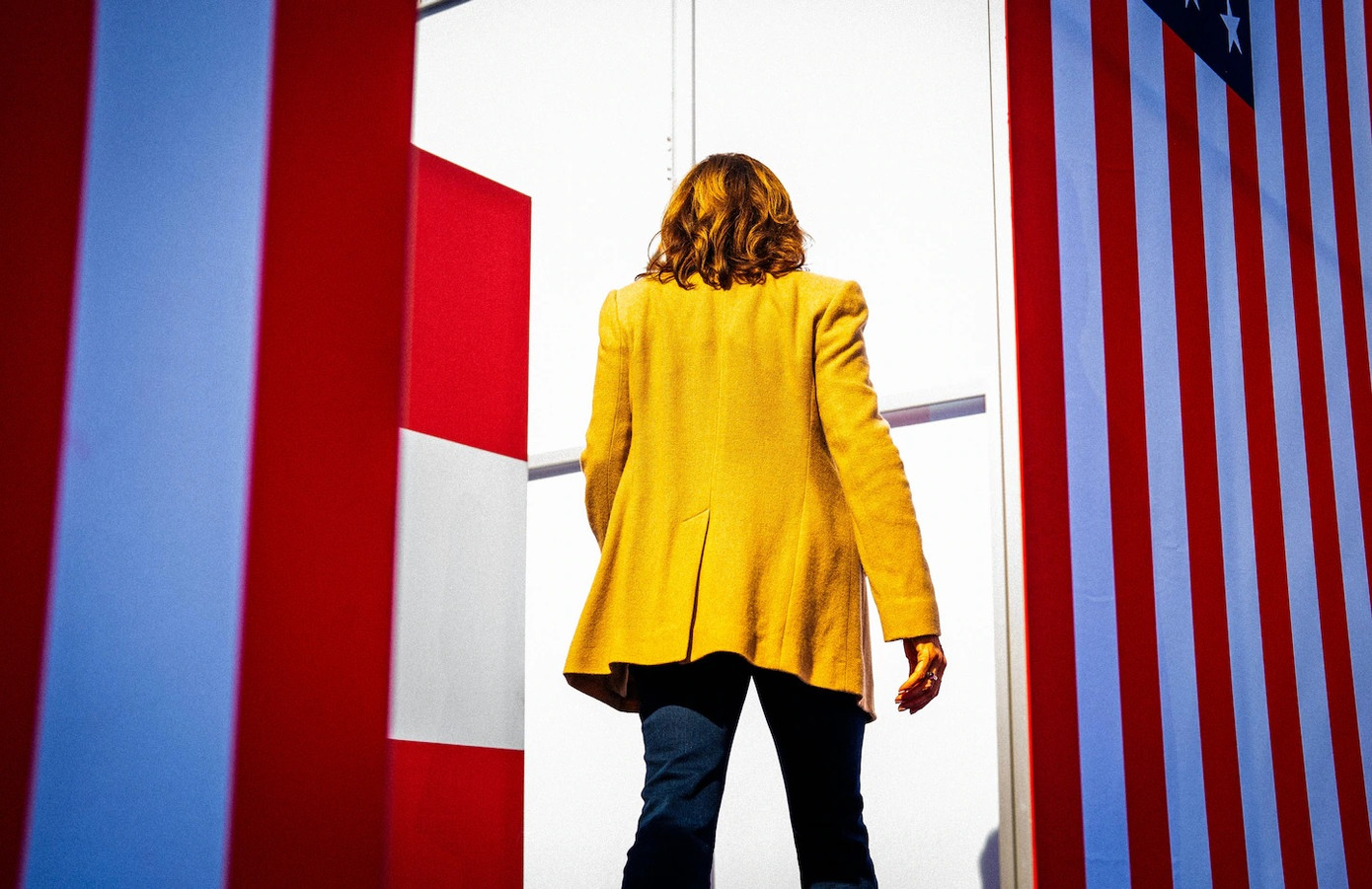 Phó Tổng thống Kamala Harris rời khỏi một cuộc mít tinh ở thành phố Atlanta, bang Georgia ngày 2/11/2024. Ảnh: The Washington Post.