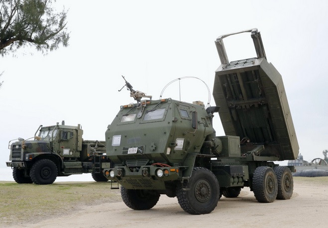 Hệ thống HIMARS tại khu vực huấn luyện quân sự của Mỹ ở tỉnh Okinawa (Ảnh chụp vào tháng 2/2020). Ảnh: Kyodo