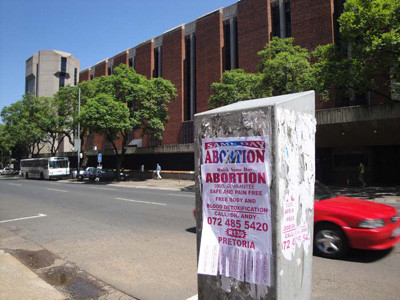 Rao vặt dịch vụ nạo phá thai xuất hiện khắp thành phố