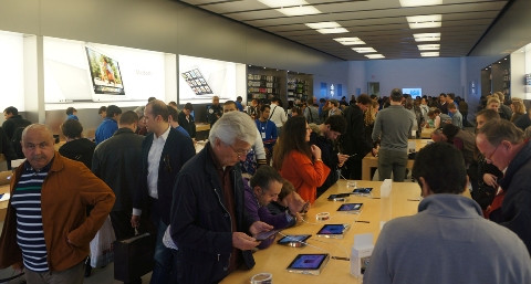 Toàn cảnh cửa hàng Apple ở phố George Town. Toàn cảnh cửa hàng Apple ở phố George Town