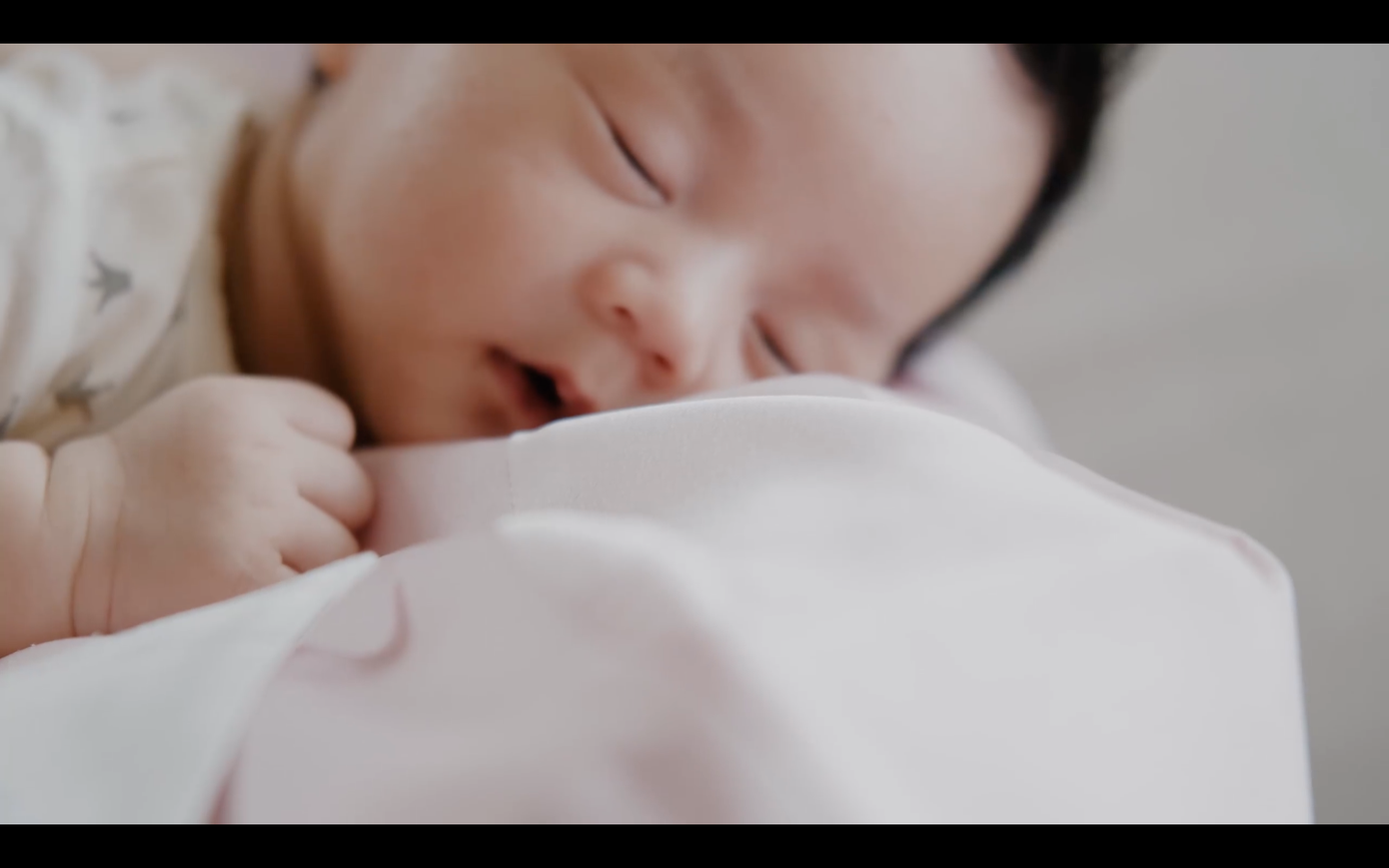 Ông xã Hoa hậu Đặng Thu Thảo hé lộ ảnh cận mặt con trai 2 tháng tuổi ảnh 1