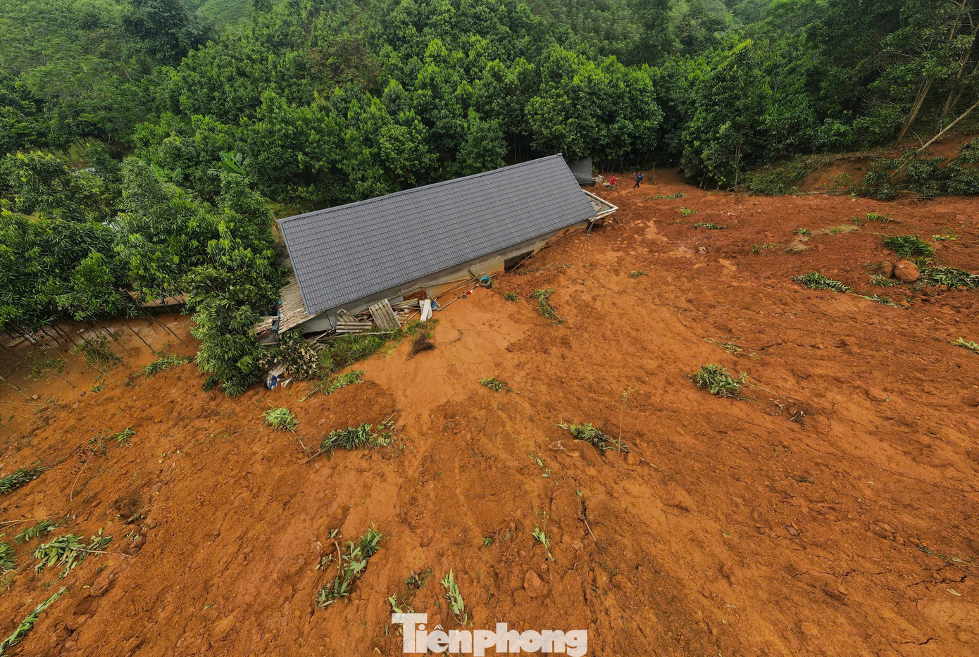 Sạt lở đất ở thành phố Yên Bái vẫn có nguy cơ tiếp diễn. Sạt lở đất ở thành phố Yên Bái vẫn có nguy cơ tiếp diễn.