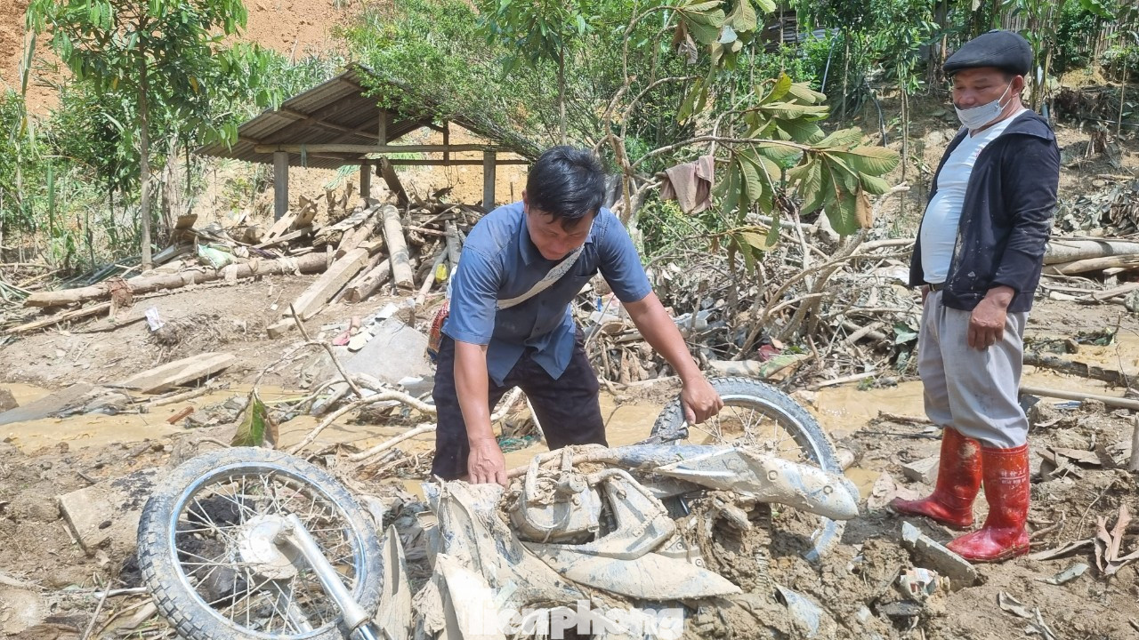 Người dân Nậm Tông cố gắng tìm người thân