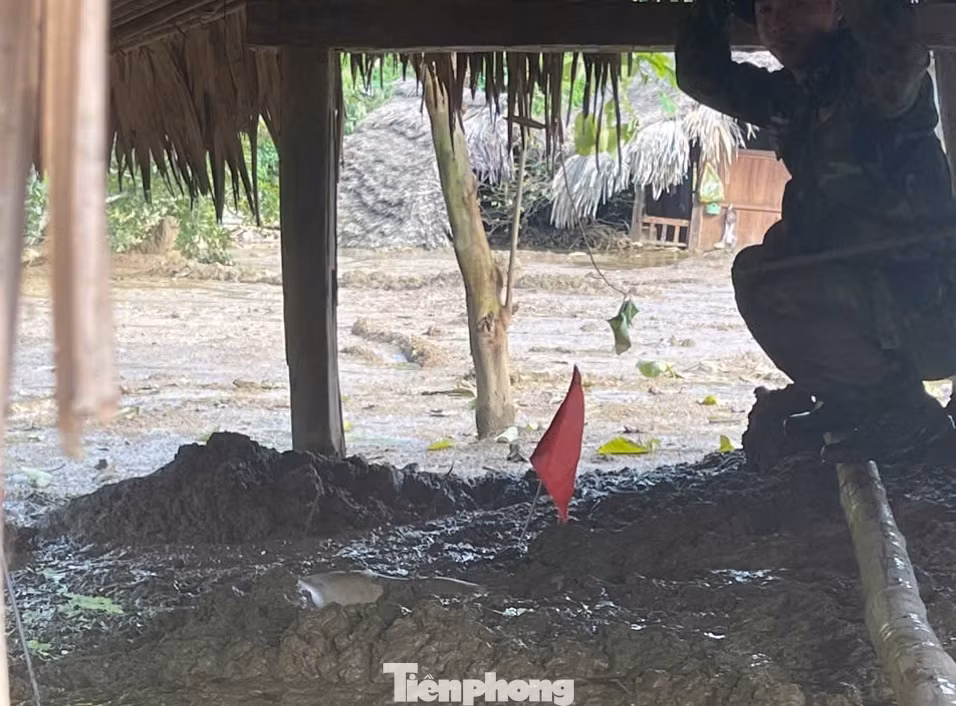 Để chạy đua với thời gian, Bộ đội Biên phòng đã tăng cường lực lượng, mở rộng phạm vi tìm kiếm các nạn nhân.