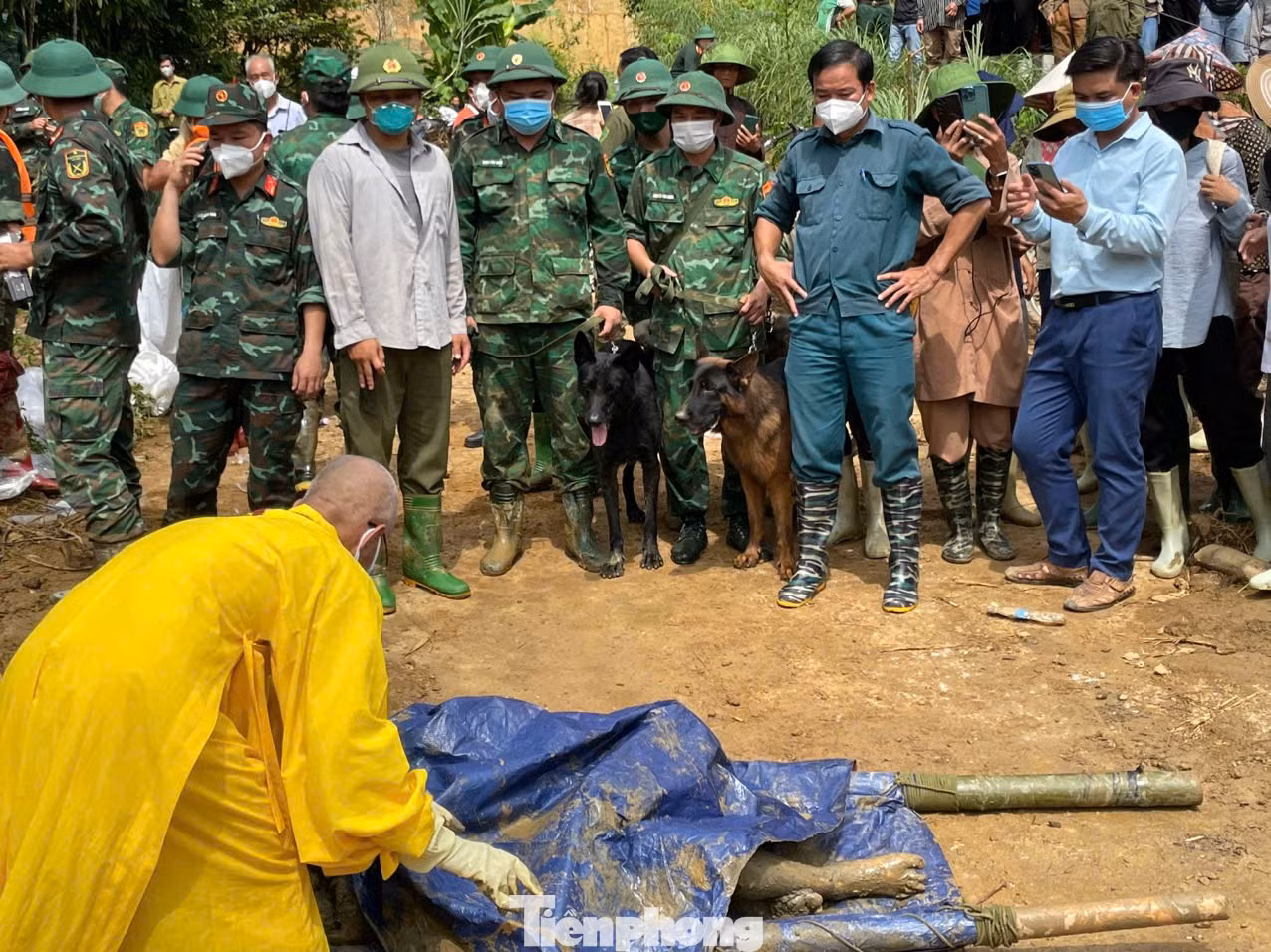 Trước đó, chó nghiệp vụ biên phòng đã tìm kiếm được nạn nhân là ông Nguyễn Văn Sứ (sinh năm 1968).